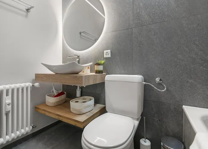 شقة 6 Pers, Grand Renove Avec Balcon, Vue & Parking *